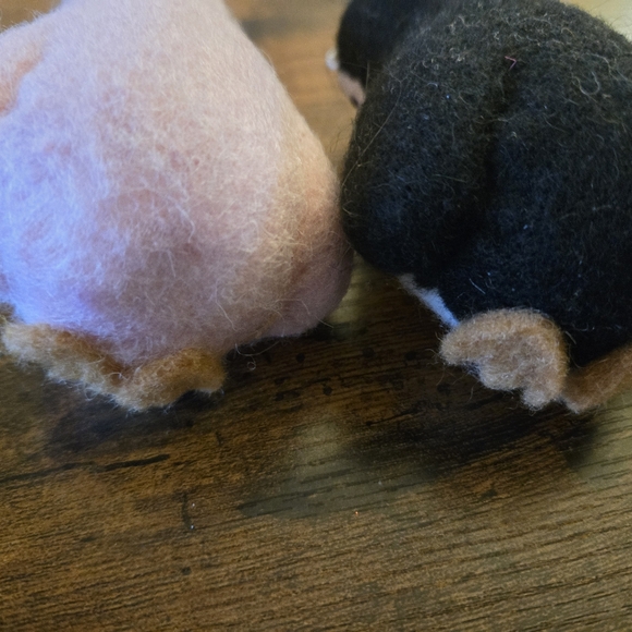 Set of 2 needle felted penguin Christmas tree hanging ornaments - NWOT, unused - Picture 5 of 5